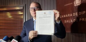 Someten resolución para interpelar superintendente salud