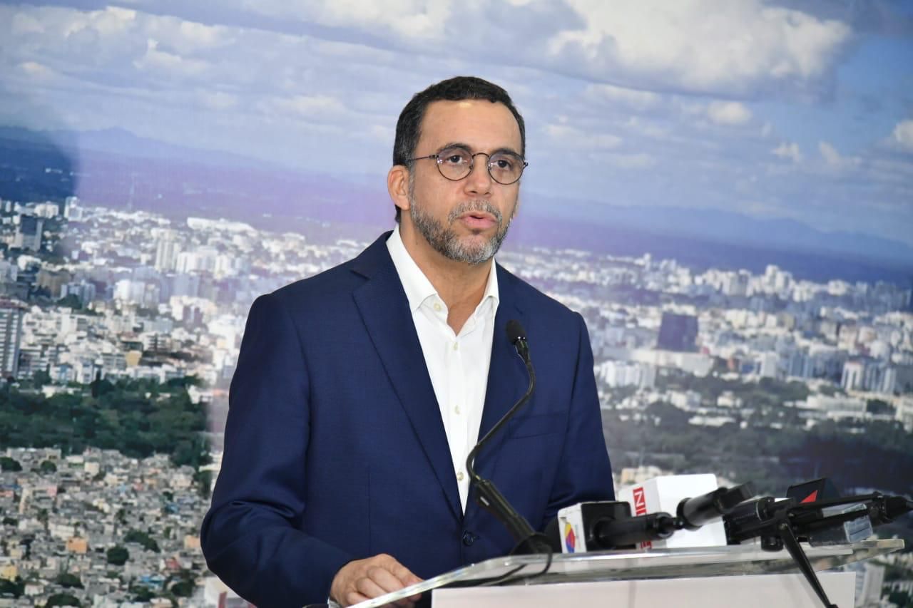 Andrés Navarro buscará la candidatura a alcalde del Distrito Nacional