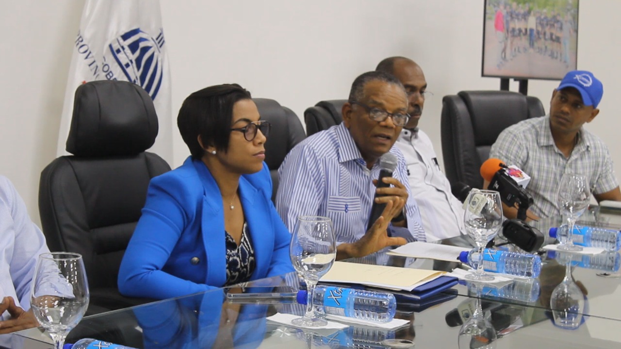 Director de Migración y Gobernadora ofrecen detalles del Censo en Montecristi