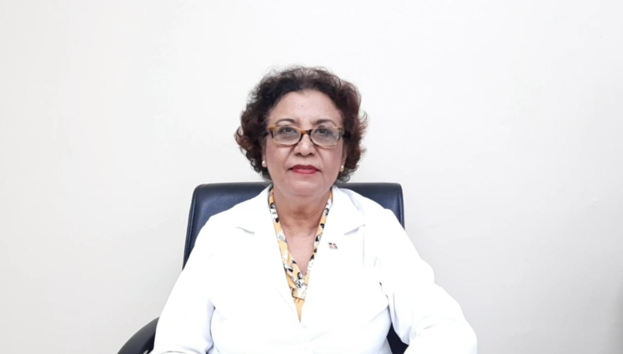 Directora Moscoso Puello llama a prevenir cáncer de pulmón