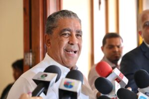 Adriano Espaillat solicita retirar alerta emitida por Embajada EEUU 
