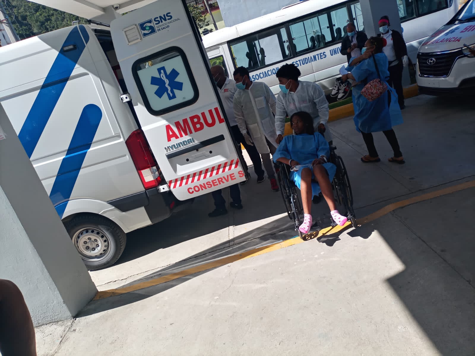 Más de 30 estudiantes y maestros afectados por gas lanzado en escuela de Polo Barahona
