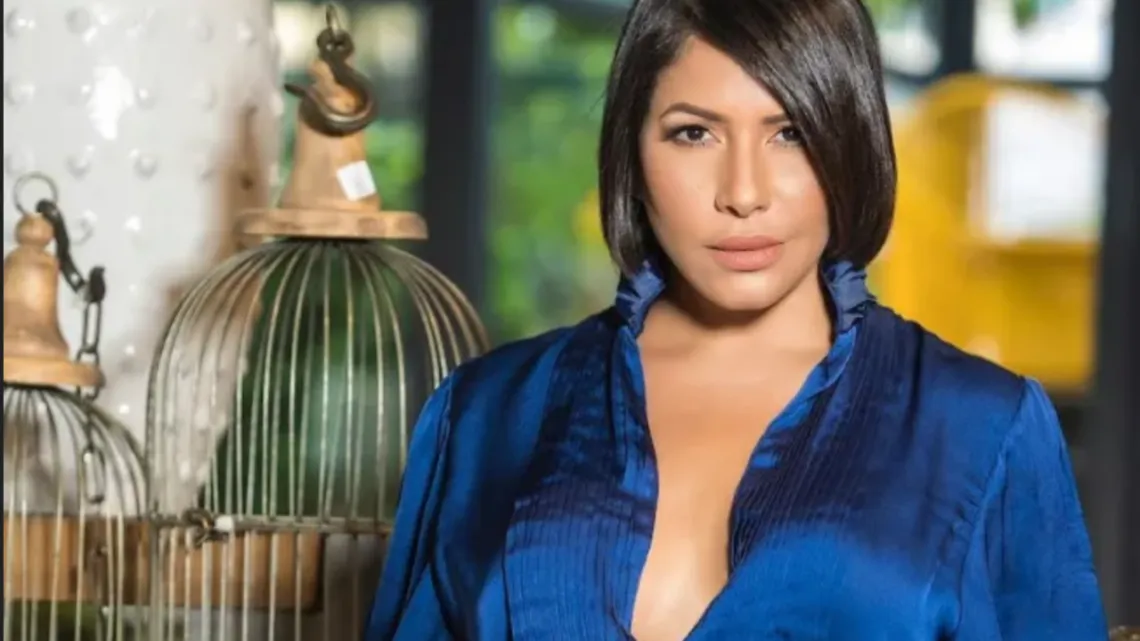 "La Condesa" denuncia robo de su vehículo en su casa