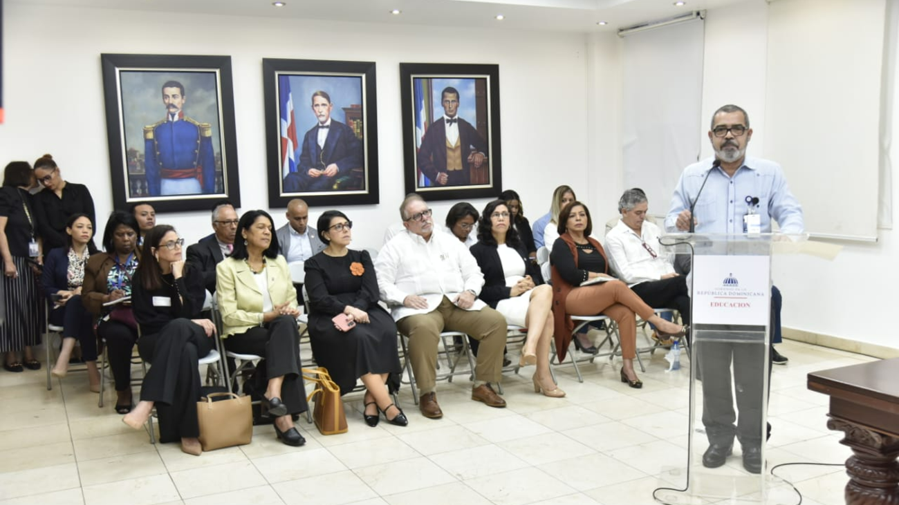 Educación presenta estrategia de publicación y divulgación de datos y transparencia