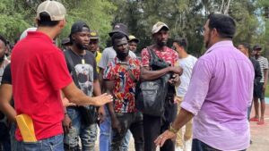 Desalojan a migrantes haitianos de campamento en frontera norte de México 