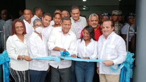 Alcalde Nelson Núñez inaugura moderna funeraria en Santa Bárbara de Samaná