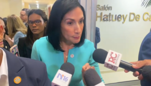 Raquel Arbaje niega deportación de niños haitianos sin sus padres