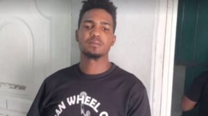 Se entrega joven acusado de atracar banca de lotería en Sánchez, Samaná