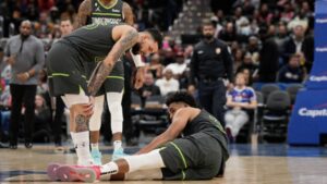 Karl-Anthony Towns abandona partido contra Wizards con aparente lesión