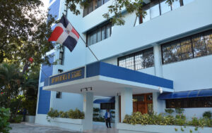 635 personas someten expedientes para optar por ayuda a vehículos inundados 