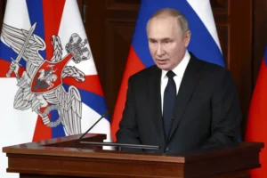Putin promete ganar en Ucrania; Rusia ampliará su ejército 