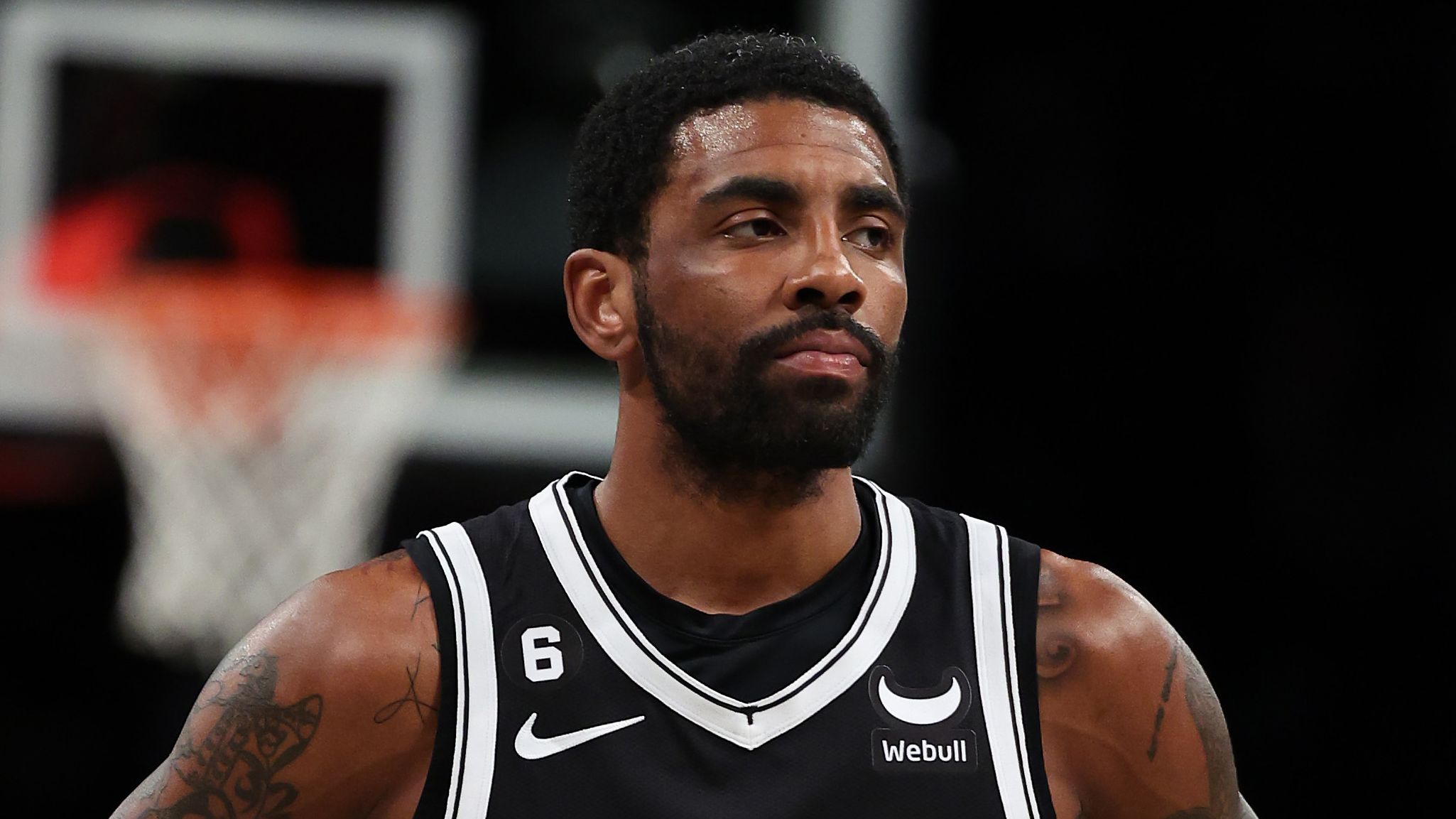 Kyrie Irving rompe lazos con la marca Nike