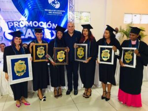 43 locutores graduados de Escuela de Locución del Nordeste.