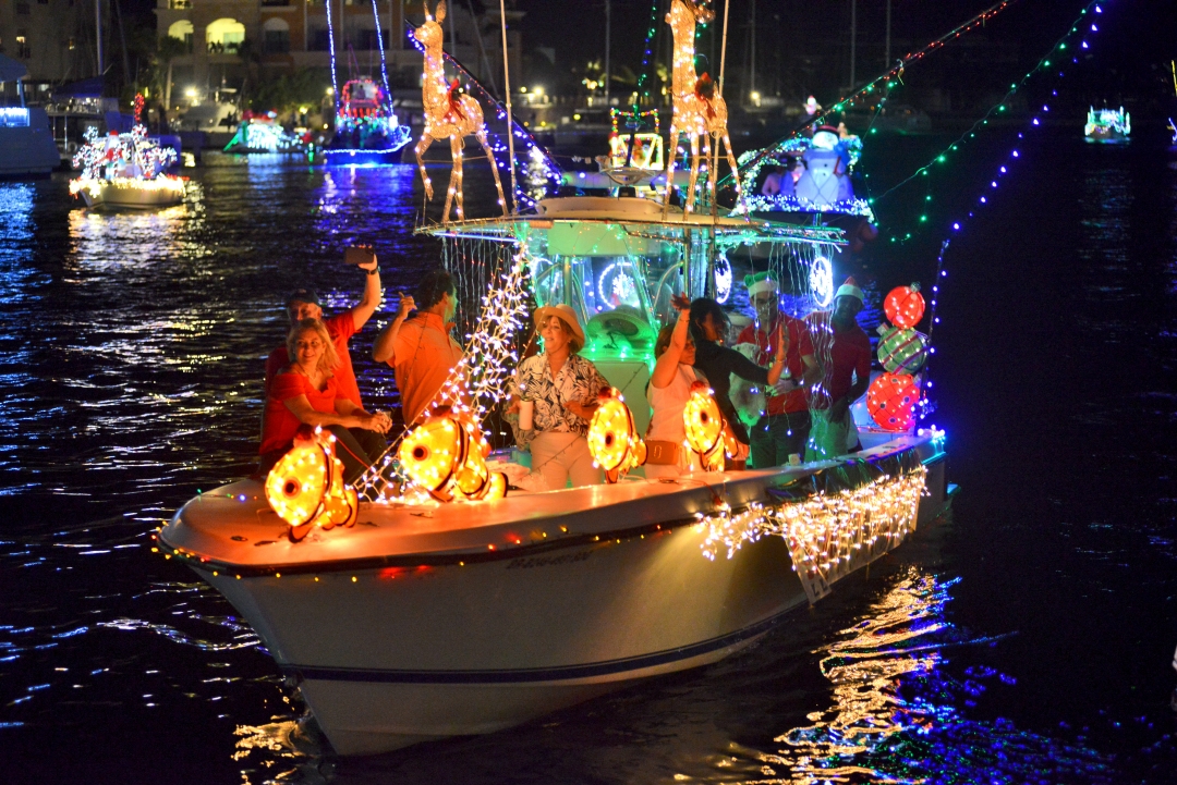 La Ciudad Destino celebró su tradicional desfile Crhistmas Boat Parade