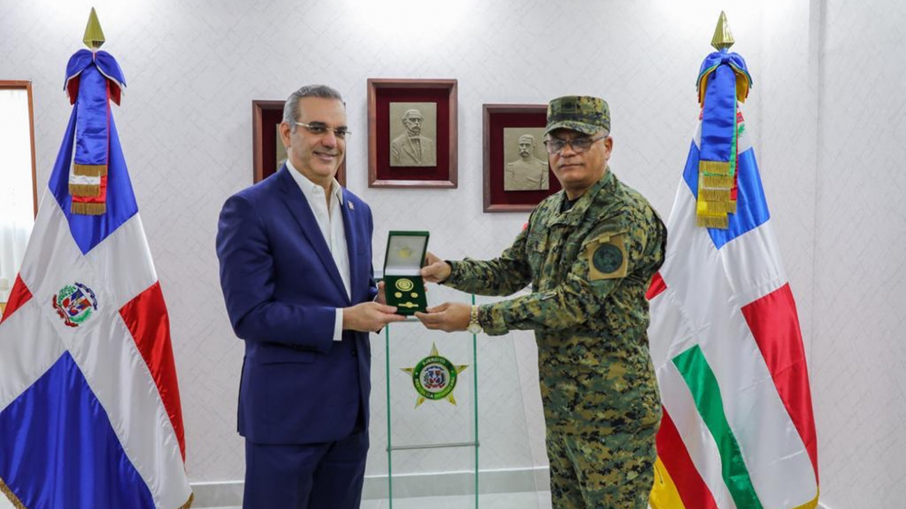Abinader entrega 40 vehículos al Ejército para reforzar seguridad fronteriza