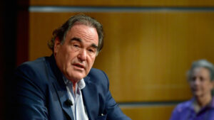 Oliver Stone acusa a EE.UU. de haber provocado el conflicto en Ucrania 