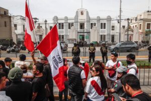 Gobiernos reaccionan ante la crisis política de Perú y llaman a respetar la democracia 