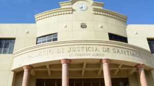 Aplazan medida de coerción contra hombre acusado de violar al menos siete niños