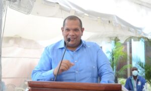 Carlos Guzmán destaca aumentos salarios en alcaldía SDN 