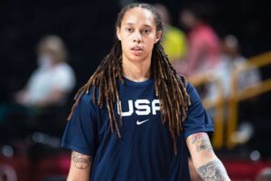 Brittney Griner aterriza en Estados Unidos tras 10 meses apresada en Rusia