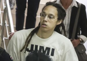 Brittney Griner se recupera en un hospital de Texas tras su liberación

