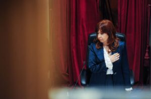 Cristina Kirchner tiene COVID-19 y postergó su reaparición pública