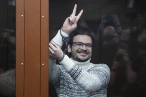 Declaran culpable a un opositor ruso por denunciar los crímenes de guerra en Ucrania