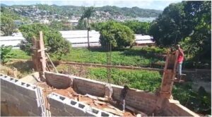 Escuela levanta verja perimetral para protegerse de los ladrones en Santa Bárbara
