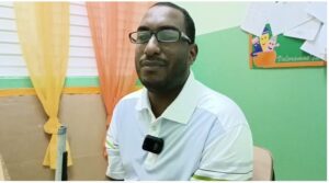 Hombre con discapacidad denuncia lo cancelaron de escuela por discriminación  