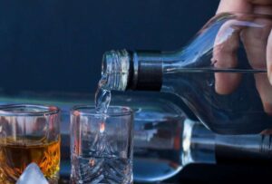 India: 31 muertos por posible contaminación de licor