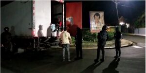 En Jarabacoa, interceptan decenas de indocumentados haitianos en camión furgón