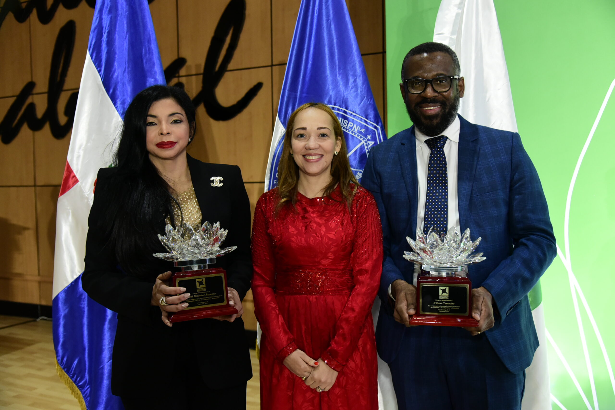 Participación Ciudadana otorga reconocimiento a los magistrados Yeni Berenice Reynoso y Wilson Camacho