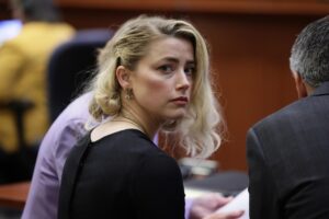 La actriz Amber Heard pide otro juicio contra Johnny Depp