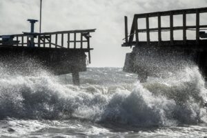 Meteorólogos vigilan la posible formación de una tormenta en el Atlántico

