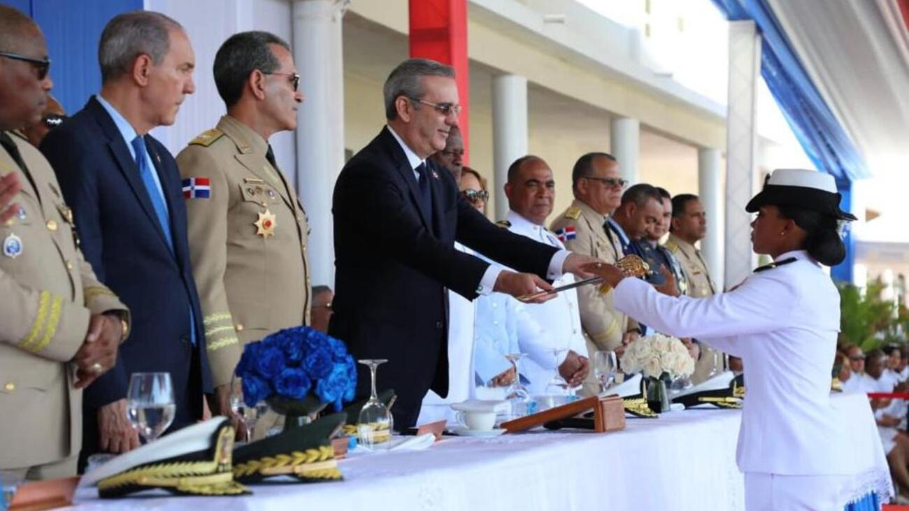 Abinader encabeza septuagésima primera graduación Guardiamarinas