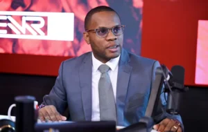 Periodista Tolentino admite fue víctima de discriminación 
