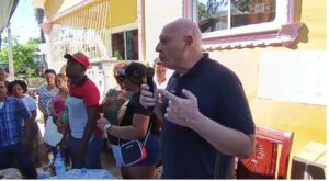 Senador de Samaná agasaja juntas de vecinos por fiestas navideñas