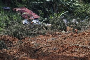 Suben a 16 los fallecidos por corrimiento en Malasia, con 17 desaparecidos