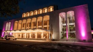 Flexibilizan código de vestimenta en el Teatro Nacional  