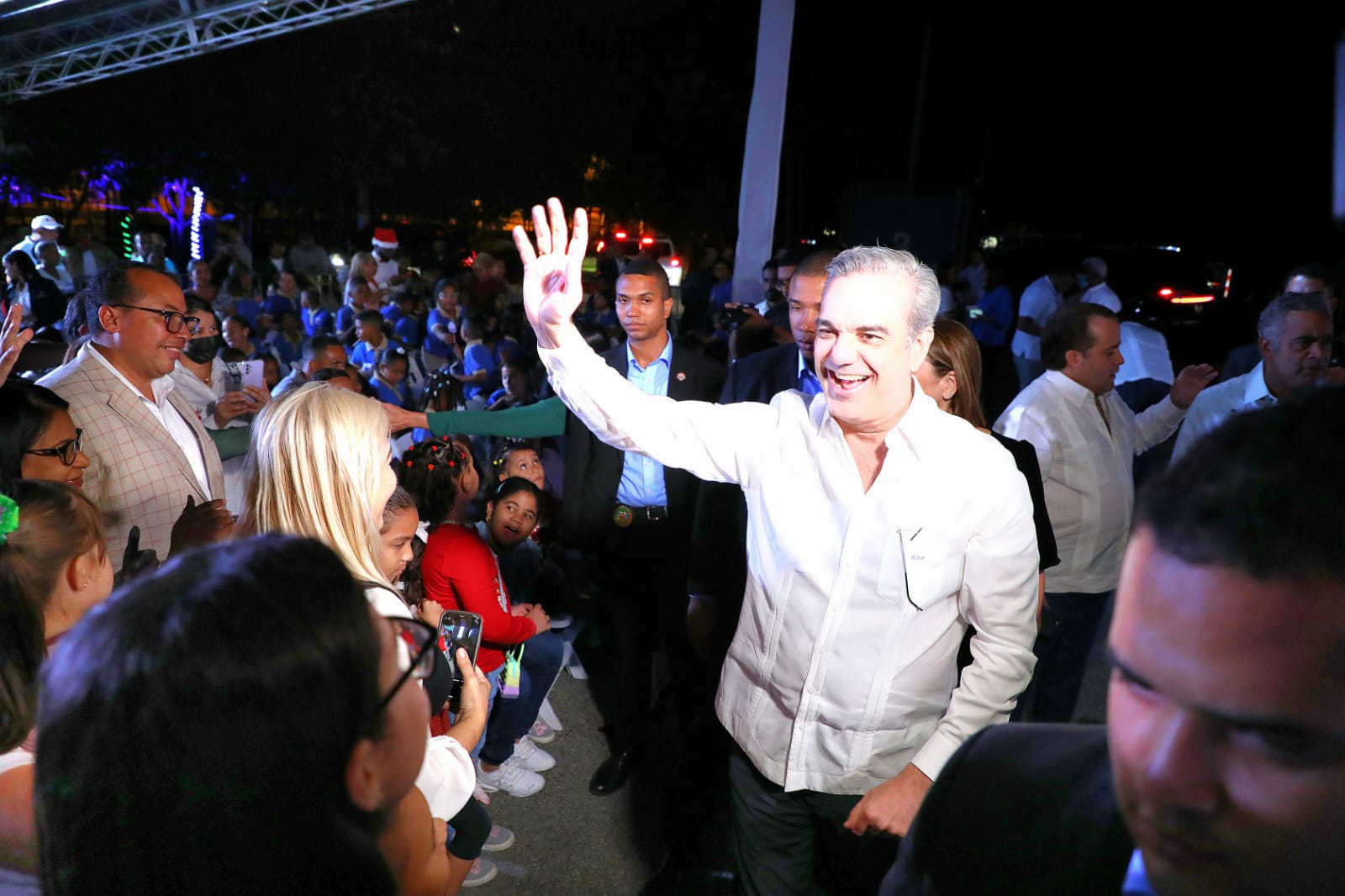 Presidente Abinader inaugura “Villa Navidad” para el entretenimiento de la familia dominicana durante festividades navideñas