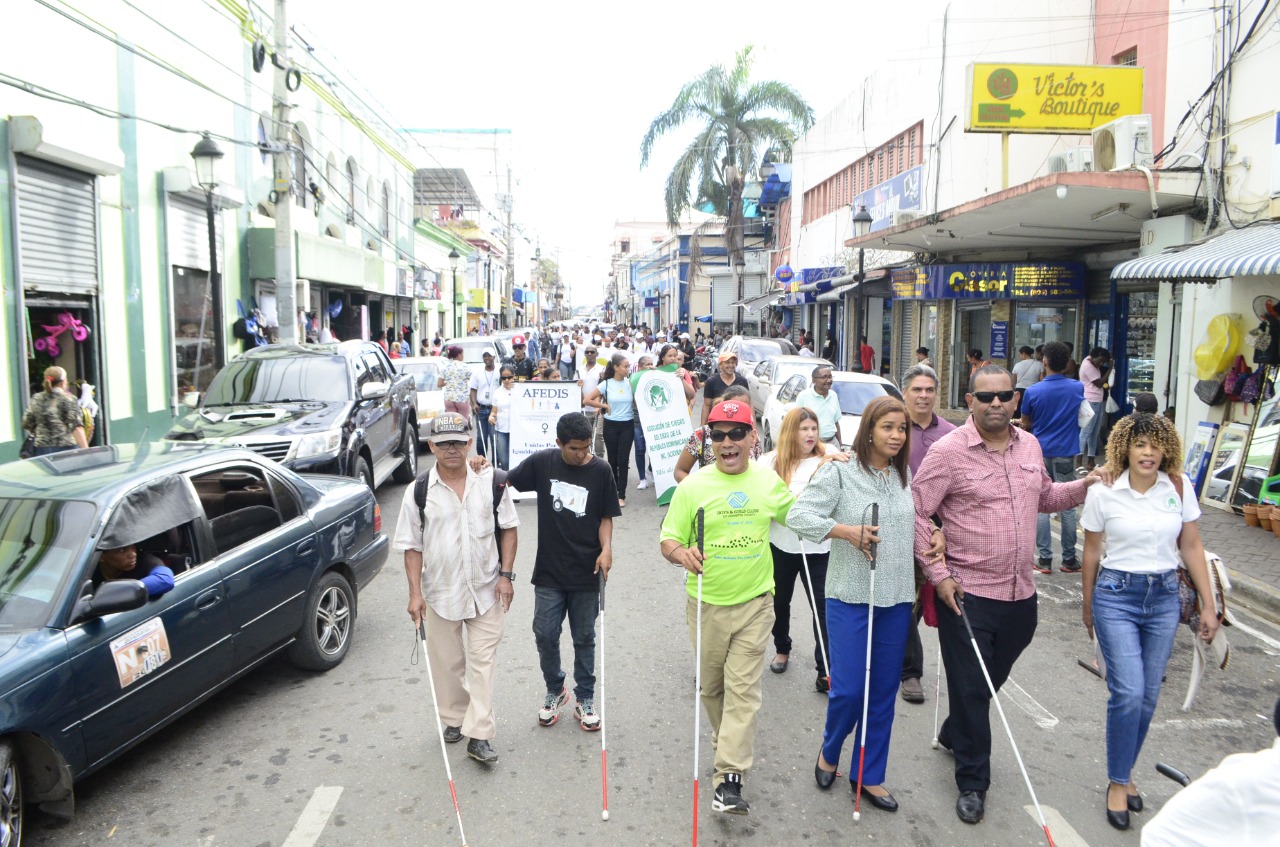 Personas con discapacidad conmemoran su día con caminata y misa