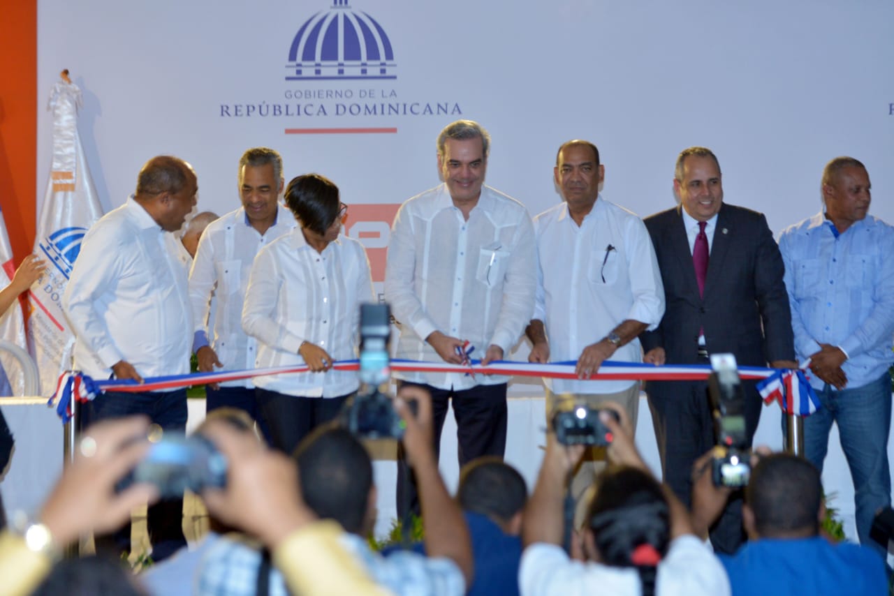Presidente Abinader inaugura carretera Santiago Rodríguez-Montecristi