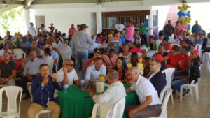 Realiza almuerzo navideño en María Trinidad Sánchez