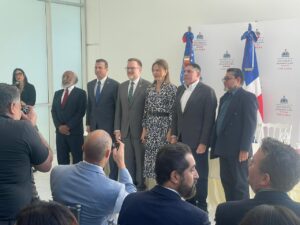 Cultura recibe de la Embajada EE.UU 21 piezas taínas incautadas por FBI