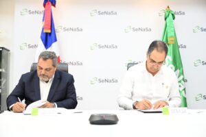 Comisionado de Béisbol y SeNaSa firman acuerdo 