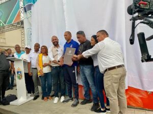 Fantino reconoce a Zoe Saldaña y celebra 61 años del municipio