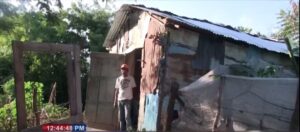 Residentes en sectores vulnerables de Azua sueñan adquirir bono navideño
