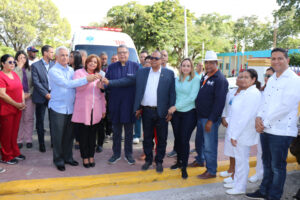 Programa Comunidad Segura entrega ambulancia al hospital municipal de Licey al Medio