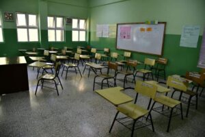 Denuncian profesores planean finalizar calendario escolar antes de la fecha programada