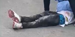 Desconocidos vestidos de policía matan de varios disparos a dos jóvenes en Los Guaricanos